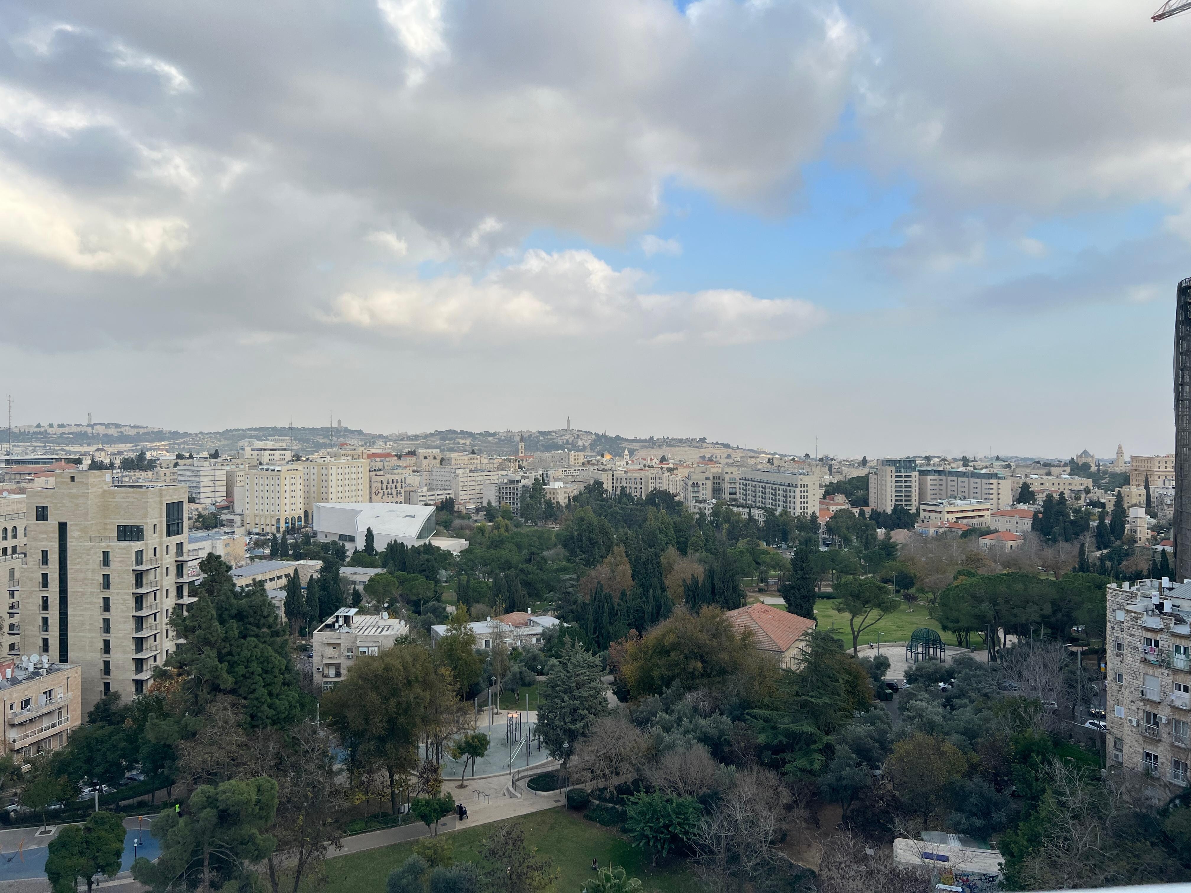 Nydelig utsikt fra takterrassen.