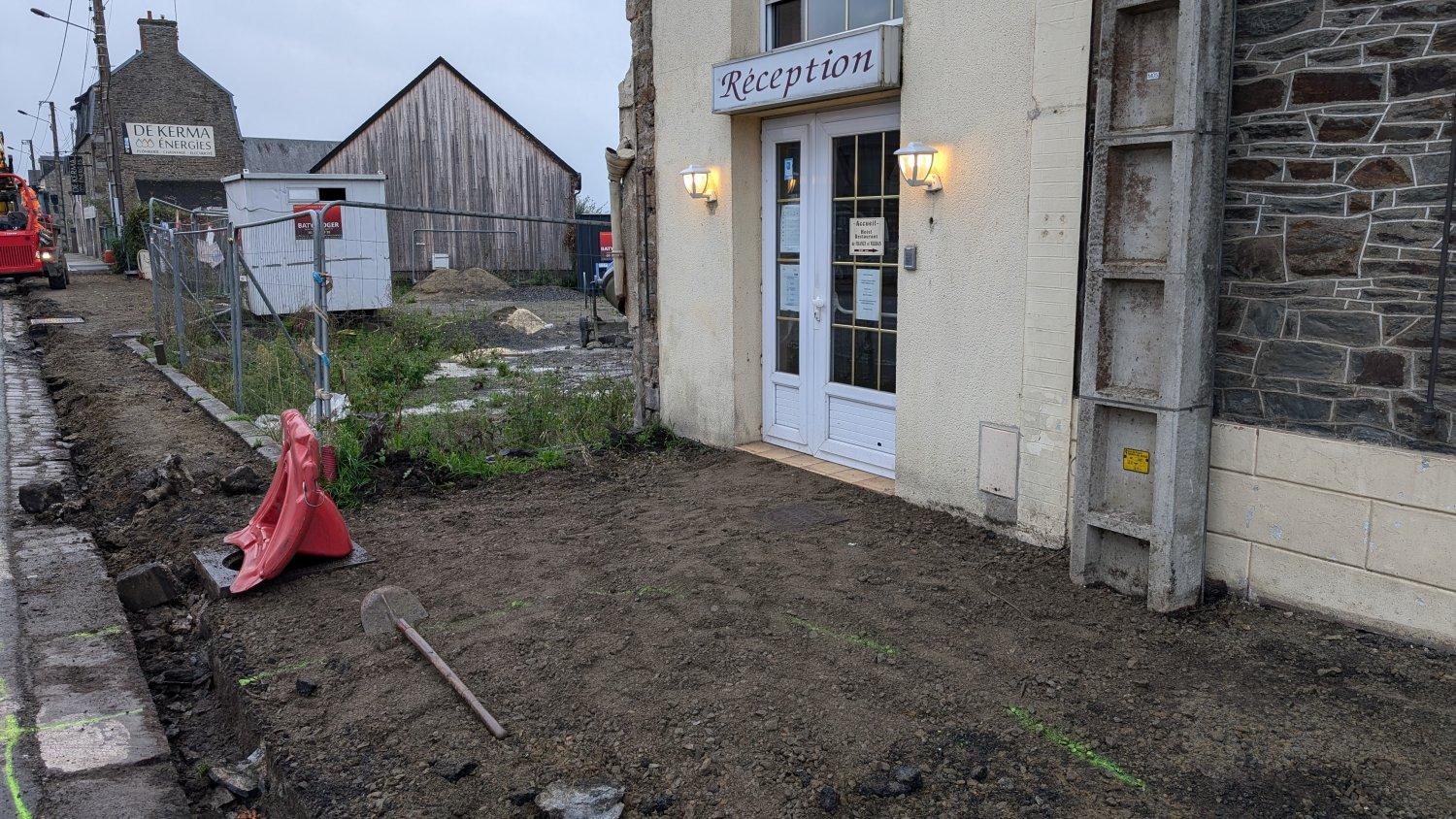 Reception door access over mud