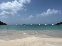 Nearby beach (3 min walk) BEAUTIFUL!