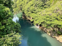 サイトの前を流れる川の少し上流。ここでの川遊びは最高です。