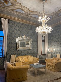 Un des salons de l’hôtel.