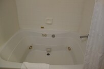 Un jacuzzi dans la chambre