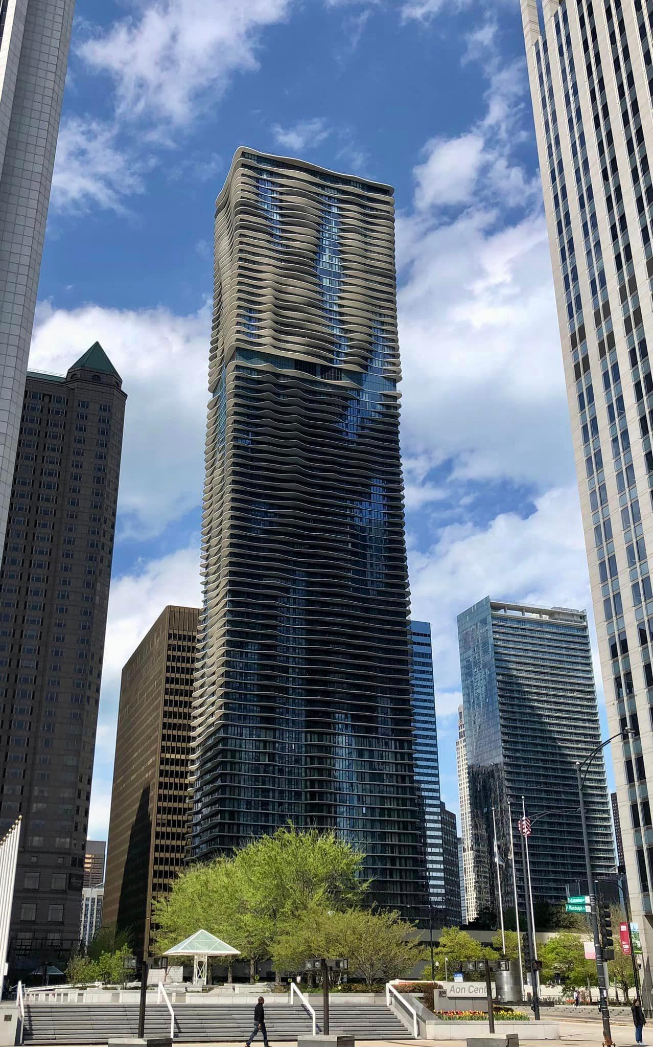Radisson Blu Aqua Hotel, Chicago
Across from Millenium Park