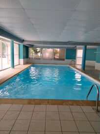 Piscine intérieure
