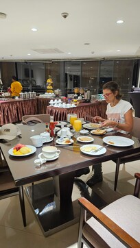 Incroyable , ils nous ont préparer un petit déjeuner complet à 2h00 du matin , avant de nous rendre à l aéroport...jamais un hôtel ne nous avait proposé un tel service ....1000 mercis