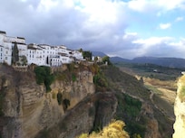 faille qui sépare la vieille ville de la neuve.