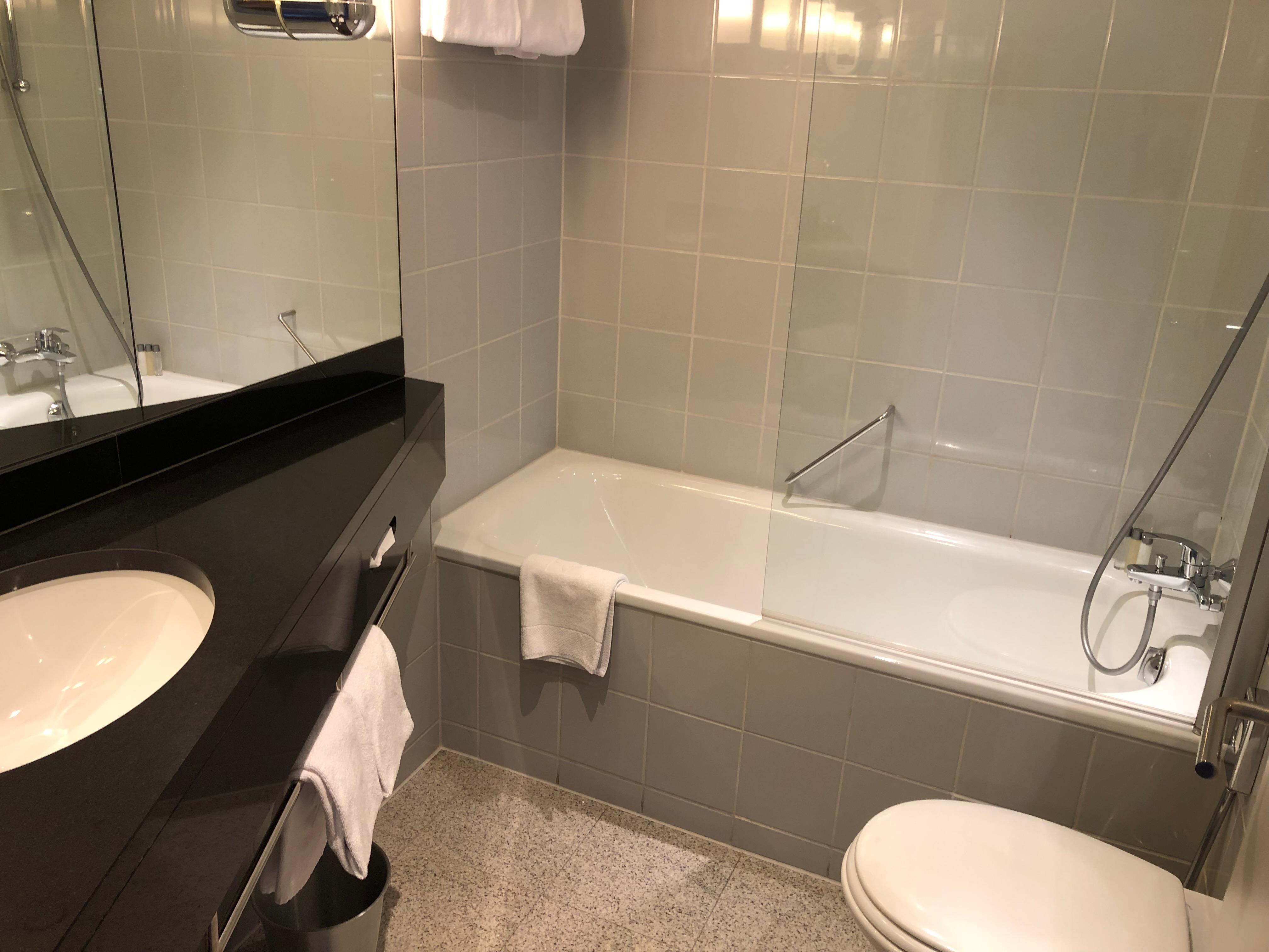 Nice bathroom!