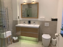 Bathroom, Room 5