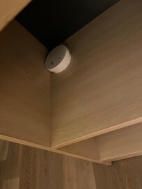 Smoke detector sitting in a shelf with no battery
