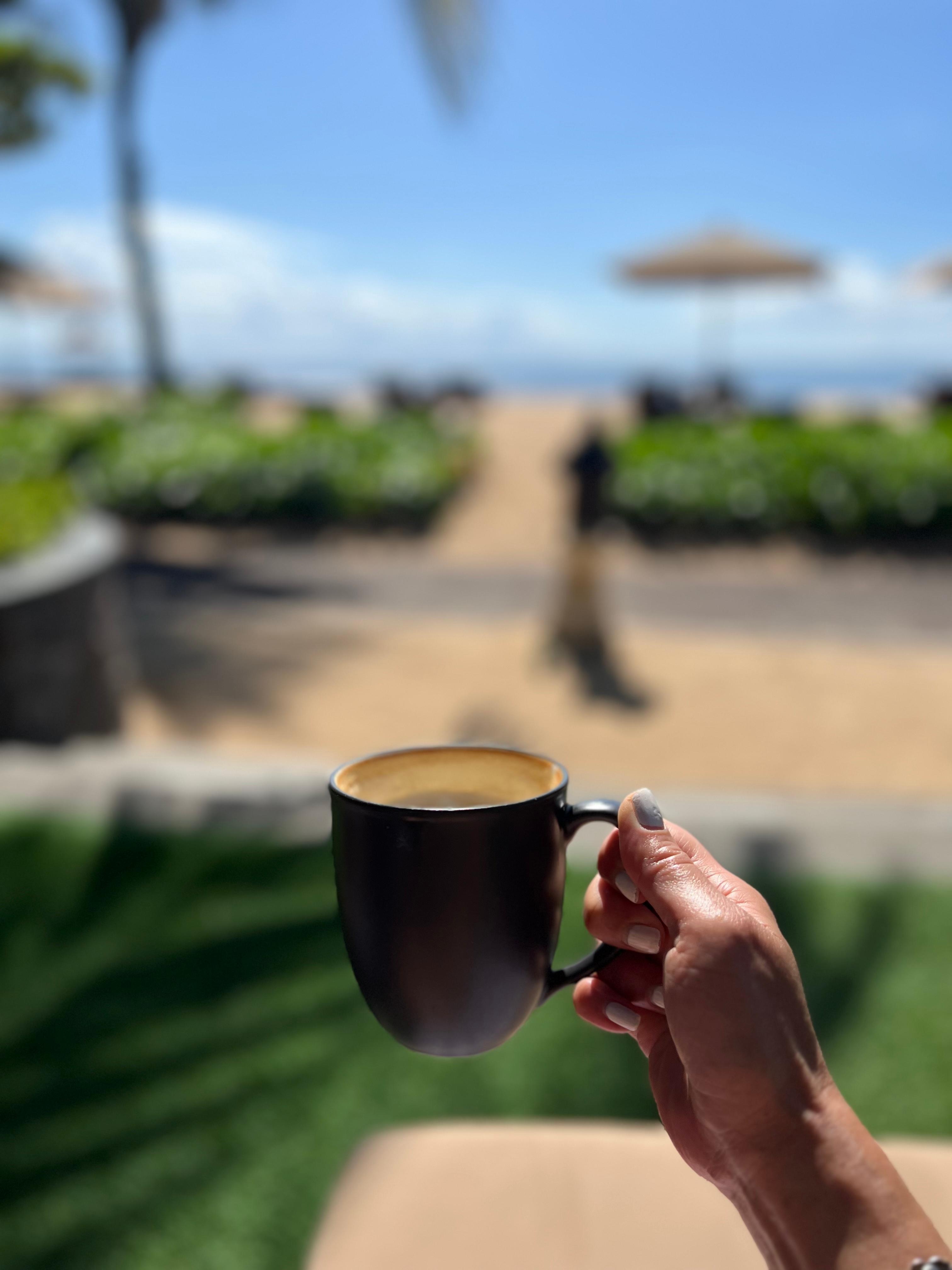 在泳池曬太陽吹吹海風😄