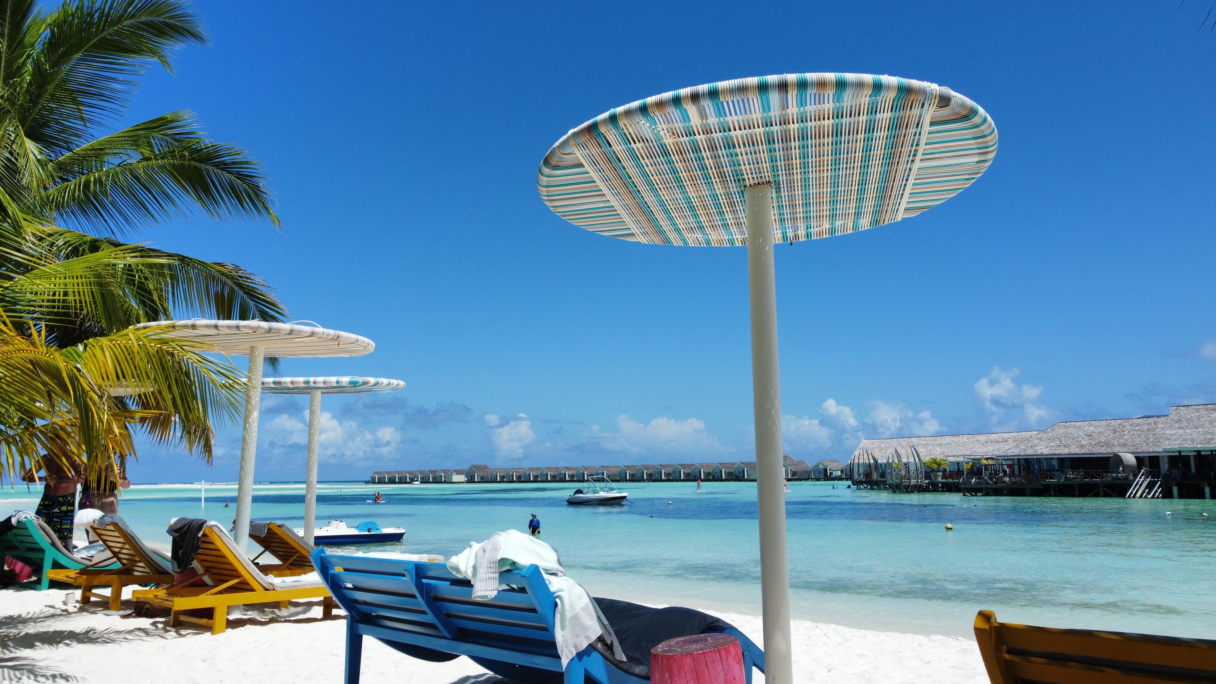 Lagoon bar and beach