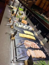 Park of the breakfast buffet.