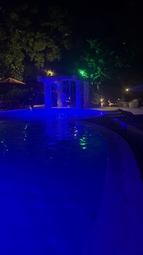 Bar dentro da piscina