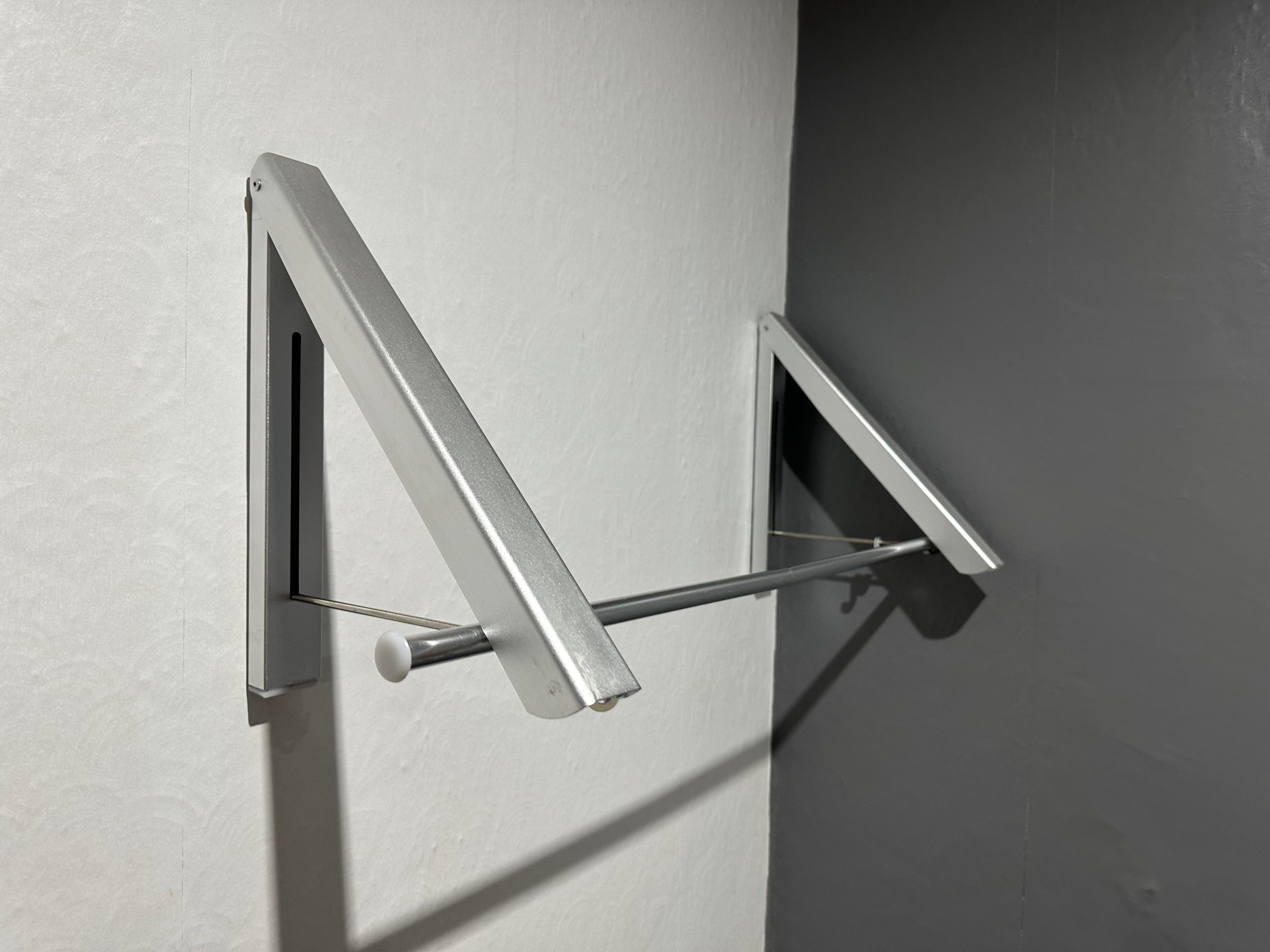 a lovely hanger but with no coat, Angus