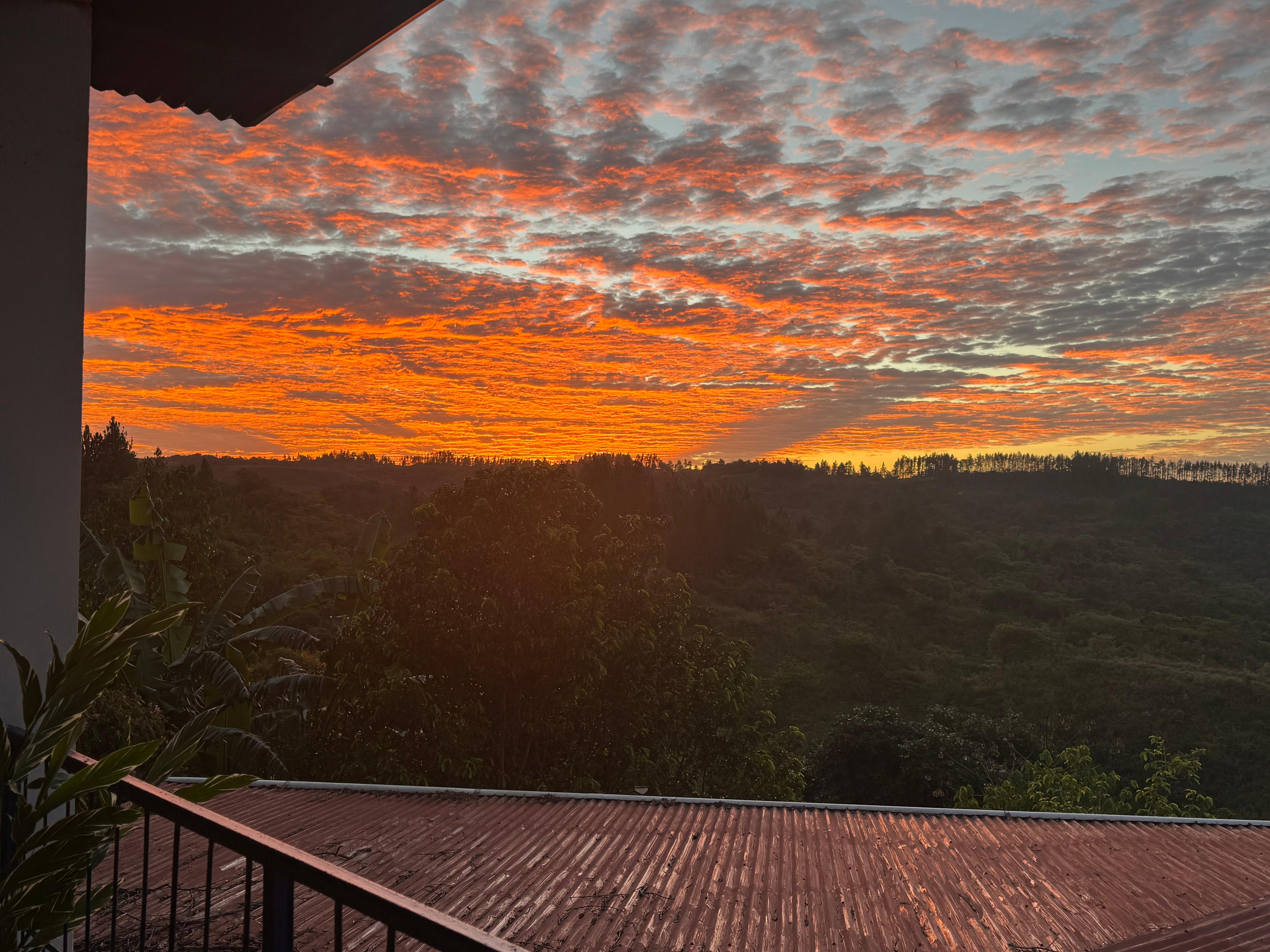 Amanecer desde la terraza del apto en la segunda planta 
