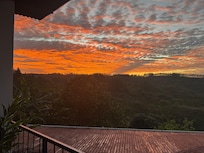 Amanecer desde la terraza del apto en la segunda planta