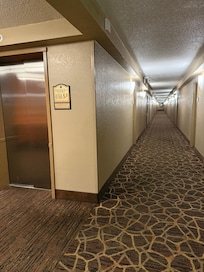 Elevadores e corredores