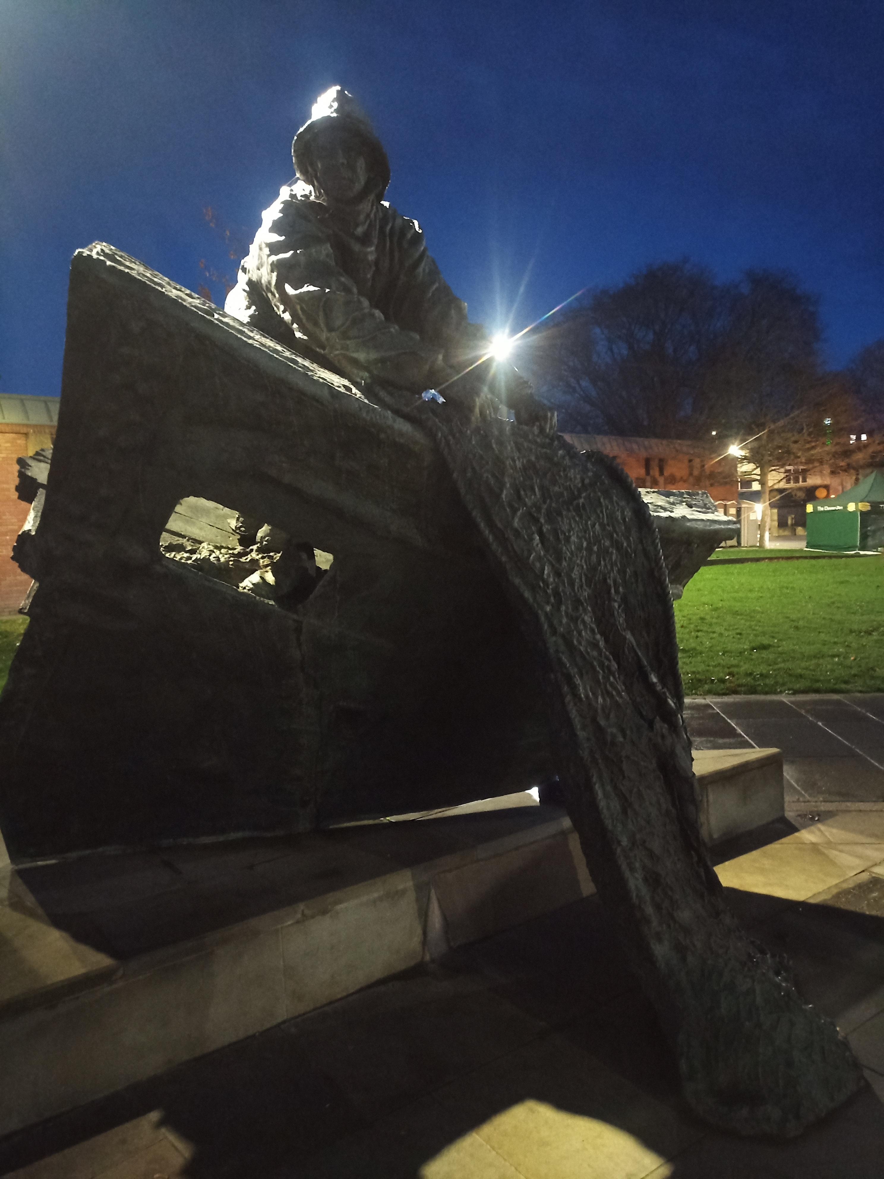 Fisherman memorial outside of Hotel