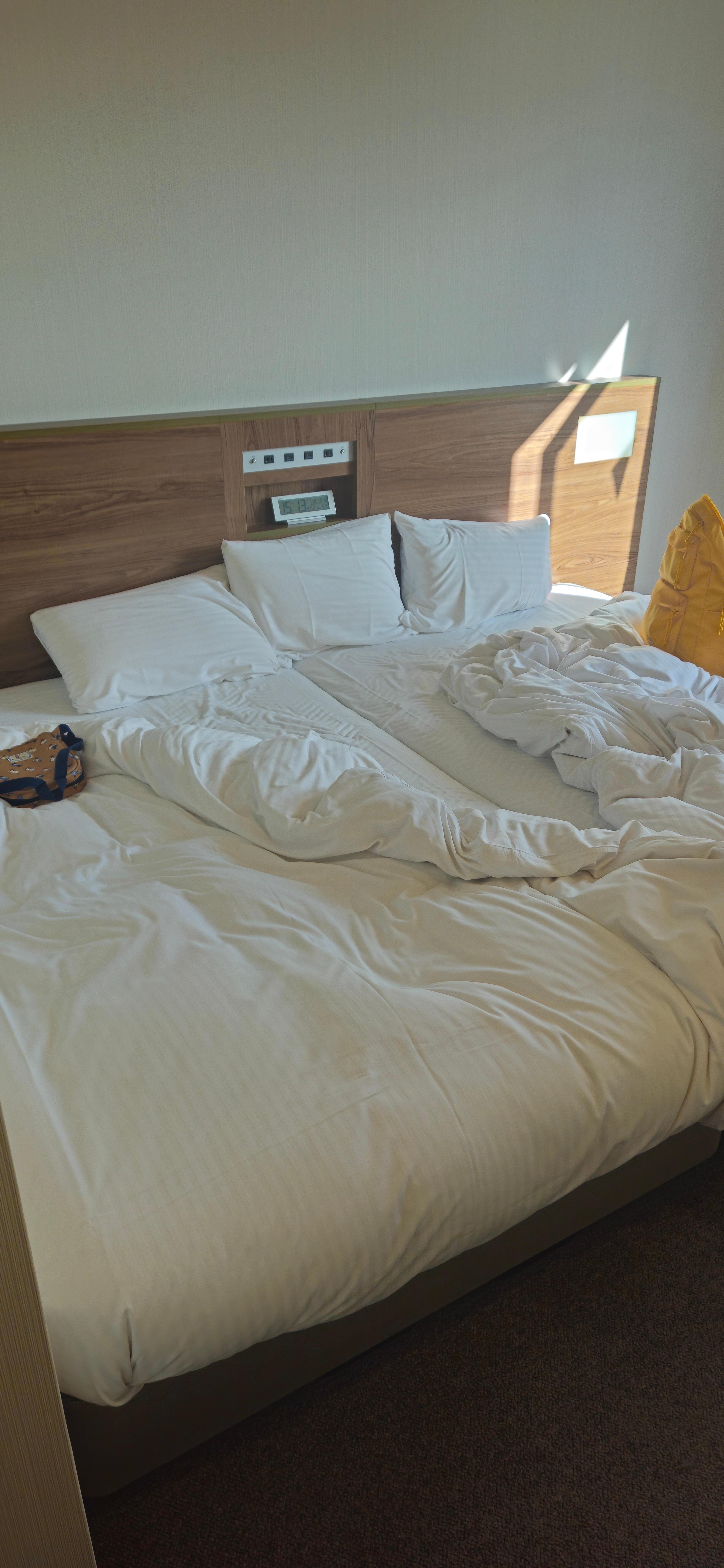 싱글 2개라고 하는데 침대가 컸어요