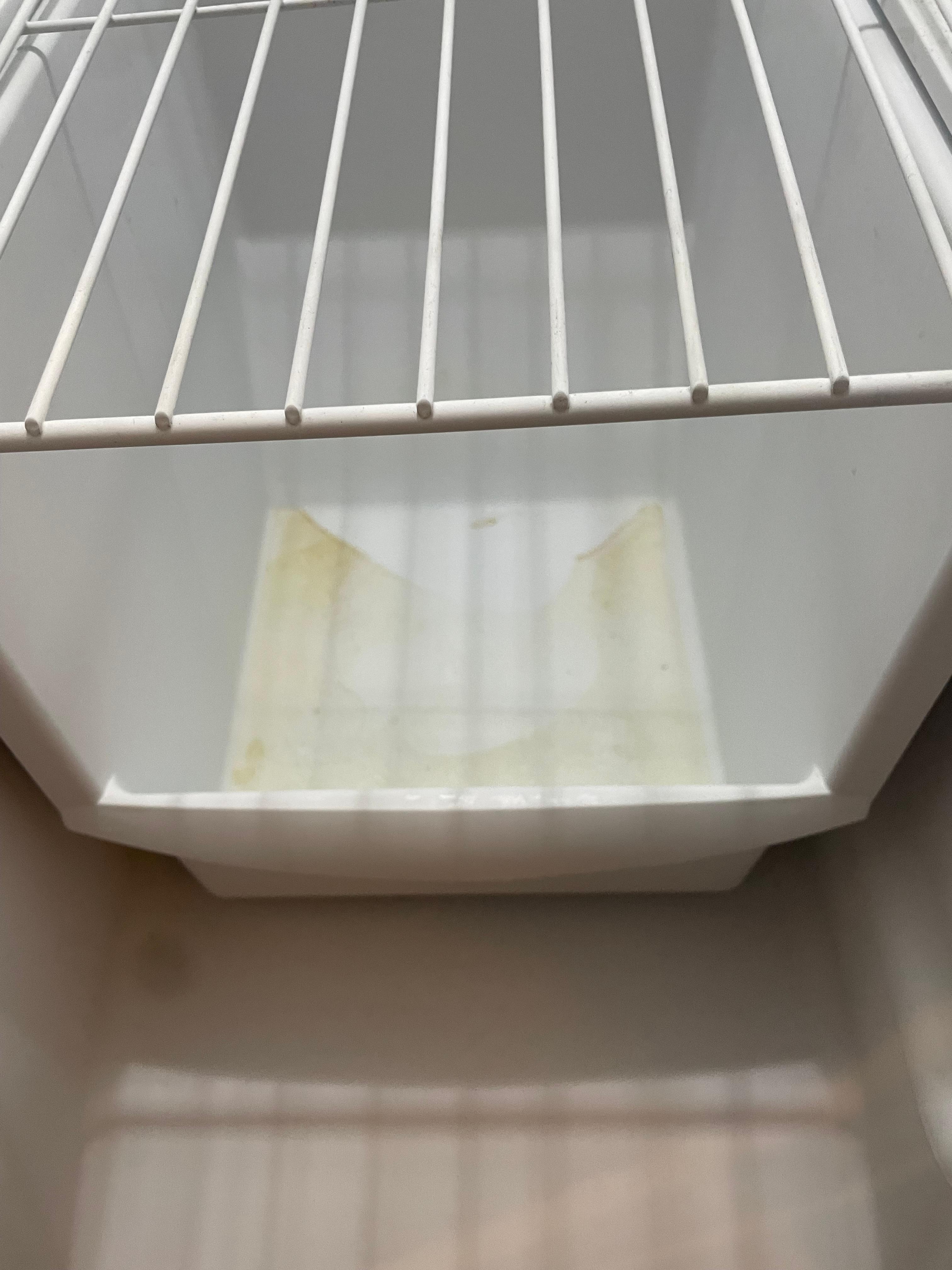 Further soiling in fridge/freezer