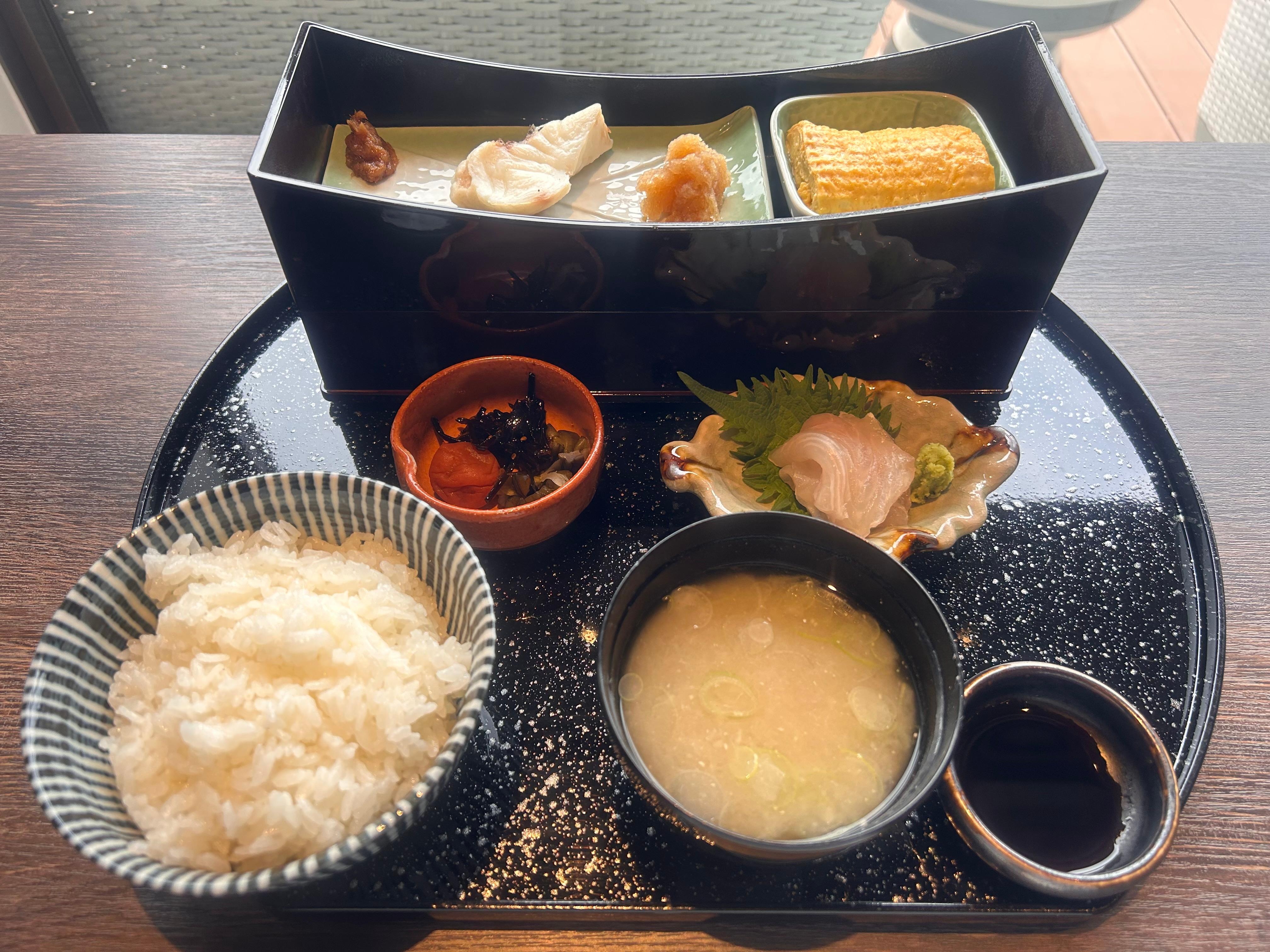 朝食は和食に。2段目もあってボリューム満点でした😋