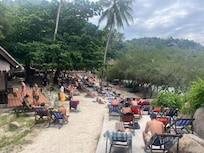 la plus belle plage de l'hôtel est occuper par de gens d'extérieur de l'hôtel - illimité . a 14h00 : 200 à 250 de scooter sont garées sur la parking extérieur '400 à 500 personnes sur la plage - pas de tranquillité pour se reposer -