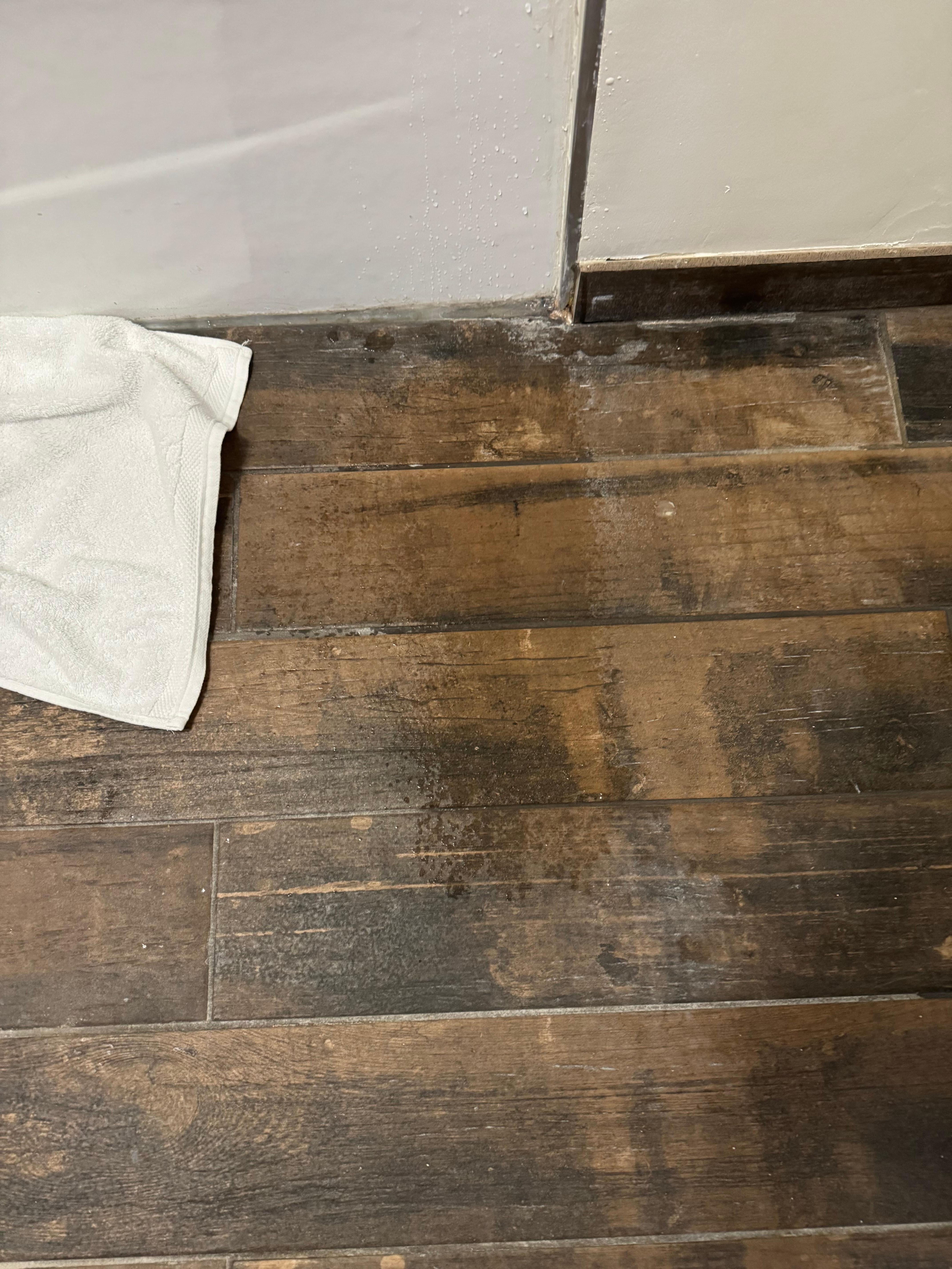 The shower not able to turn on how to use tub water flooding the floor