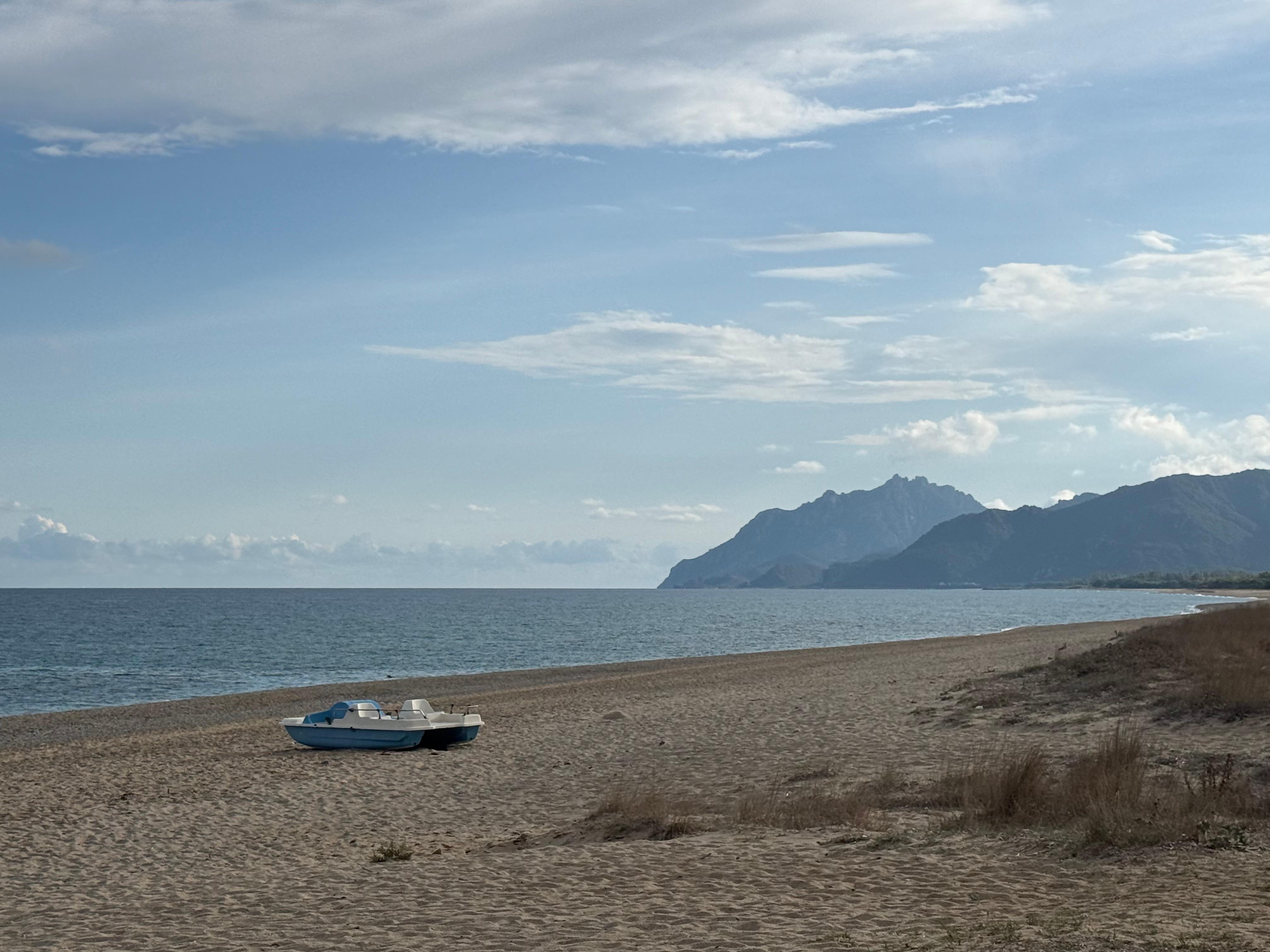 Hausstrand mit Blick auf die Berge 