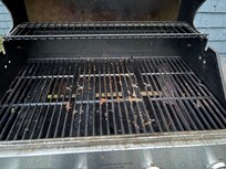 Grill soiled with food upon our arrival