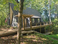 Cabin is at the back of quiet neighborhood
