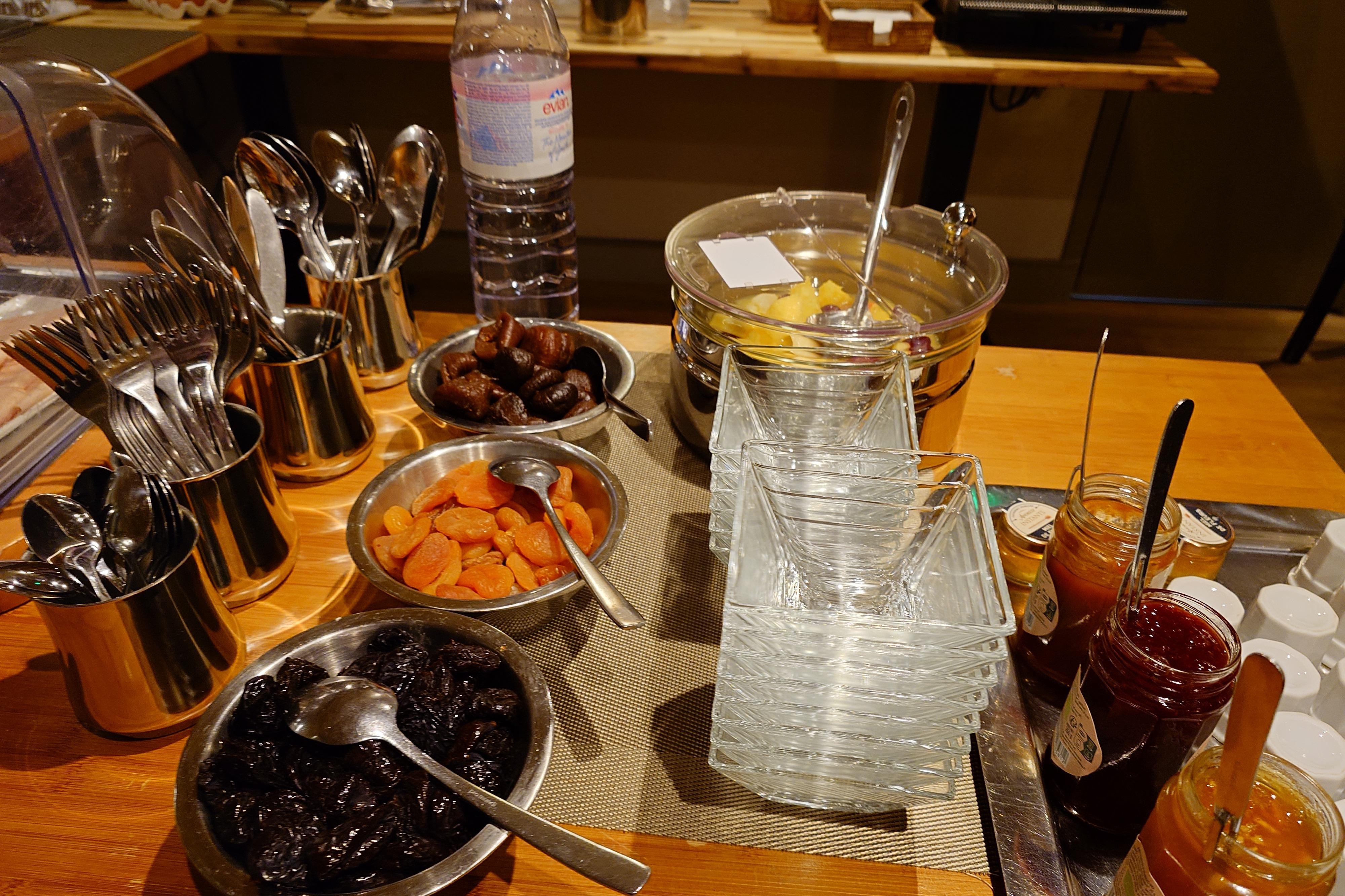 ドライフルーツやジャム
朝食