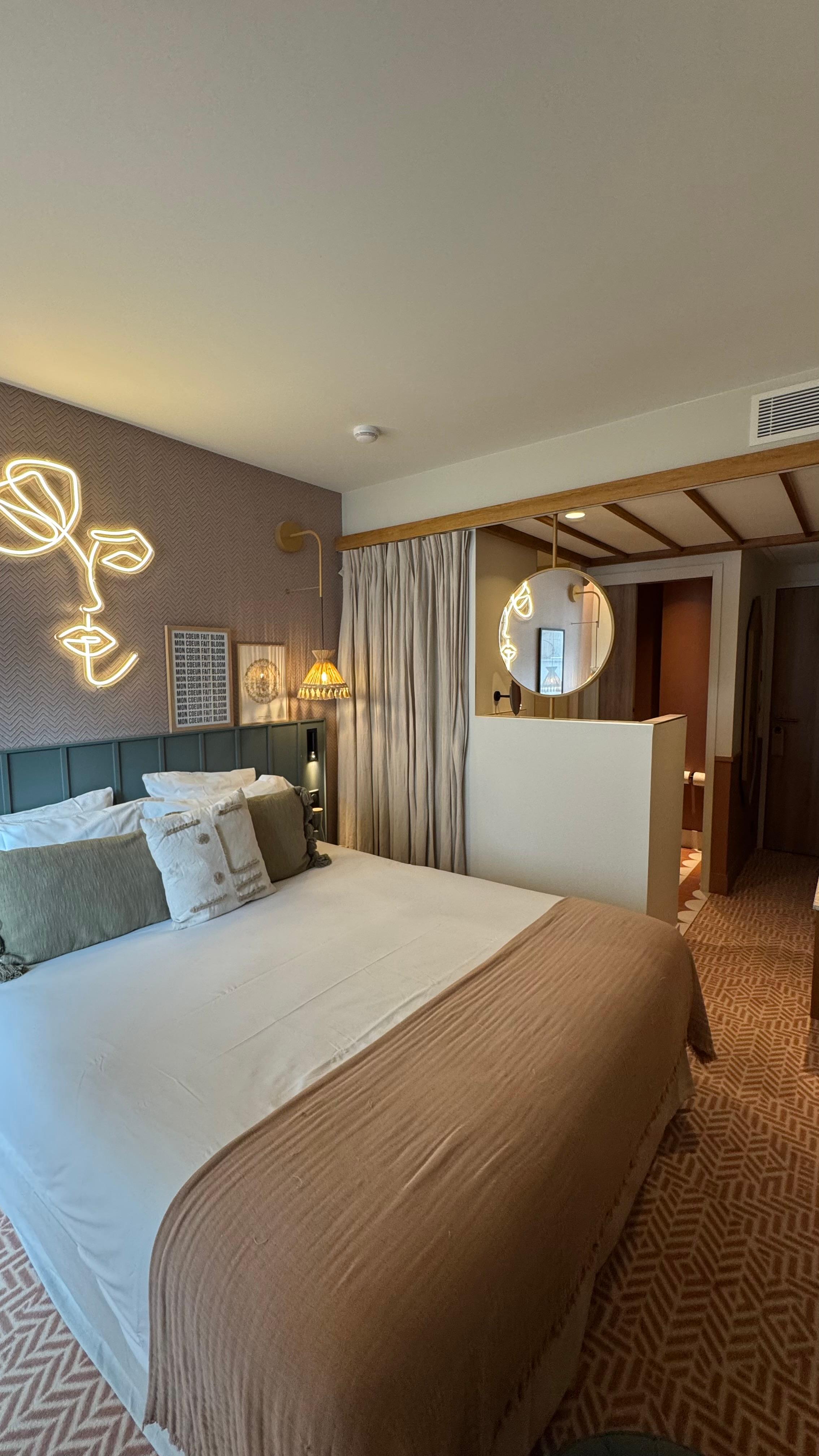 Balcony Queen Room