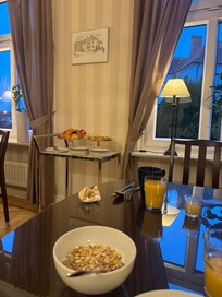 Frukt & kakor att njuta av efter frukost