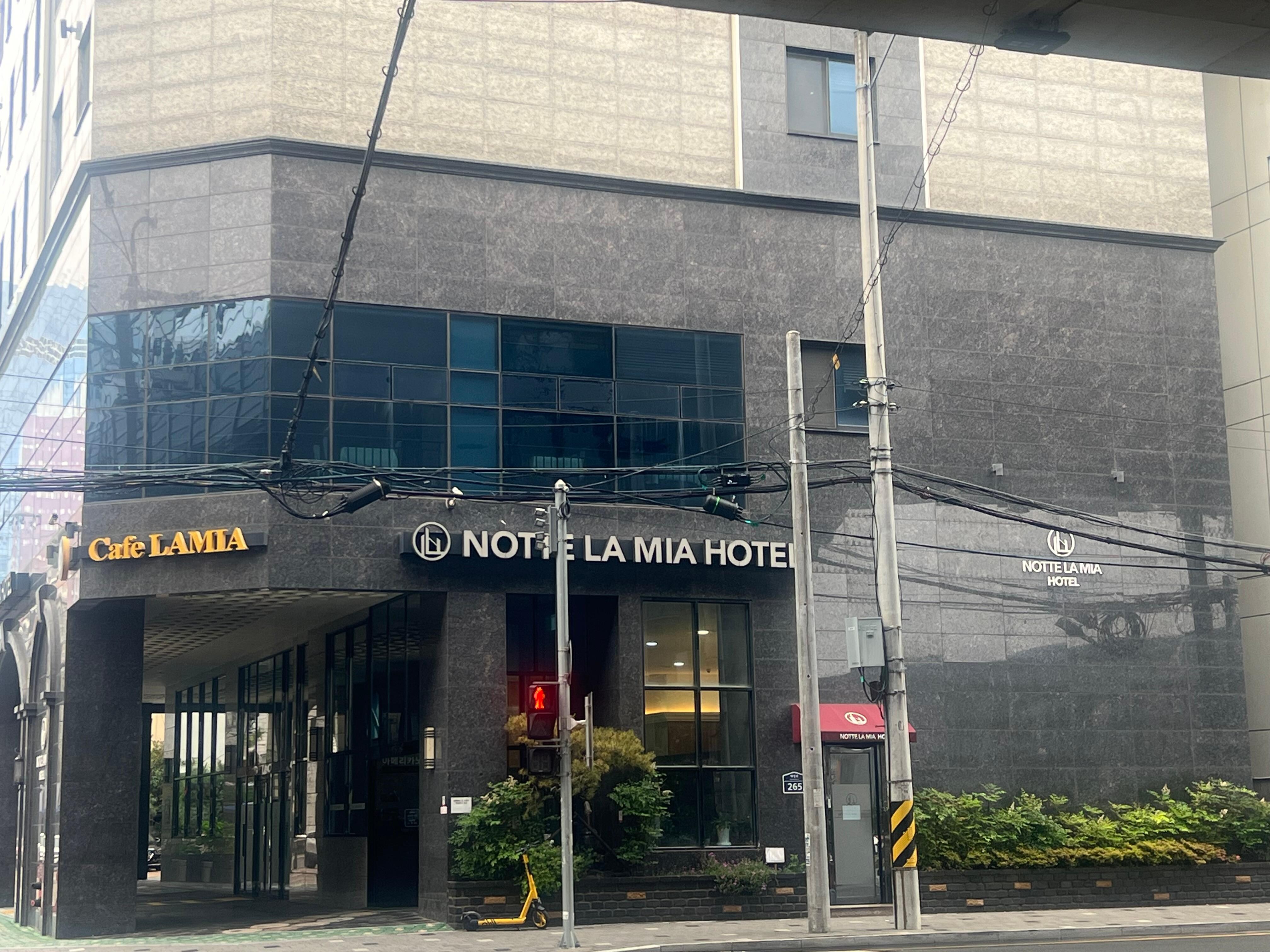 見到這裡過對面馬路前行就是Hotel Gonggam Gonggan