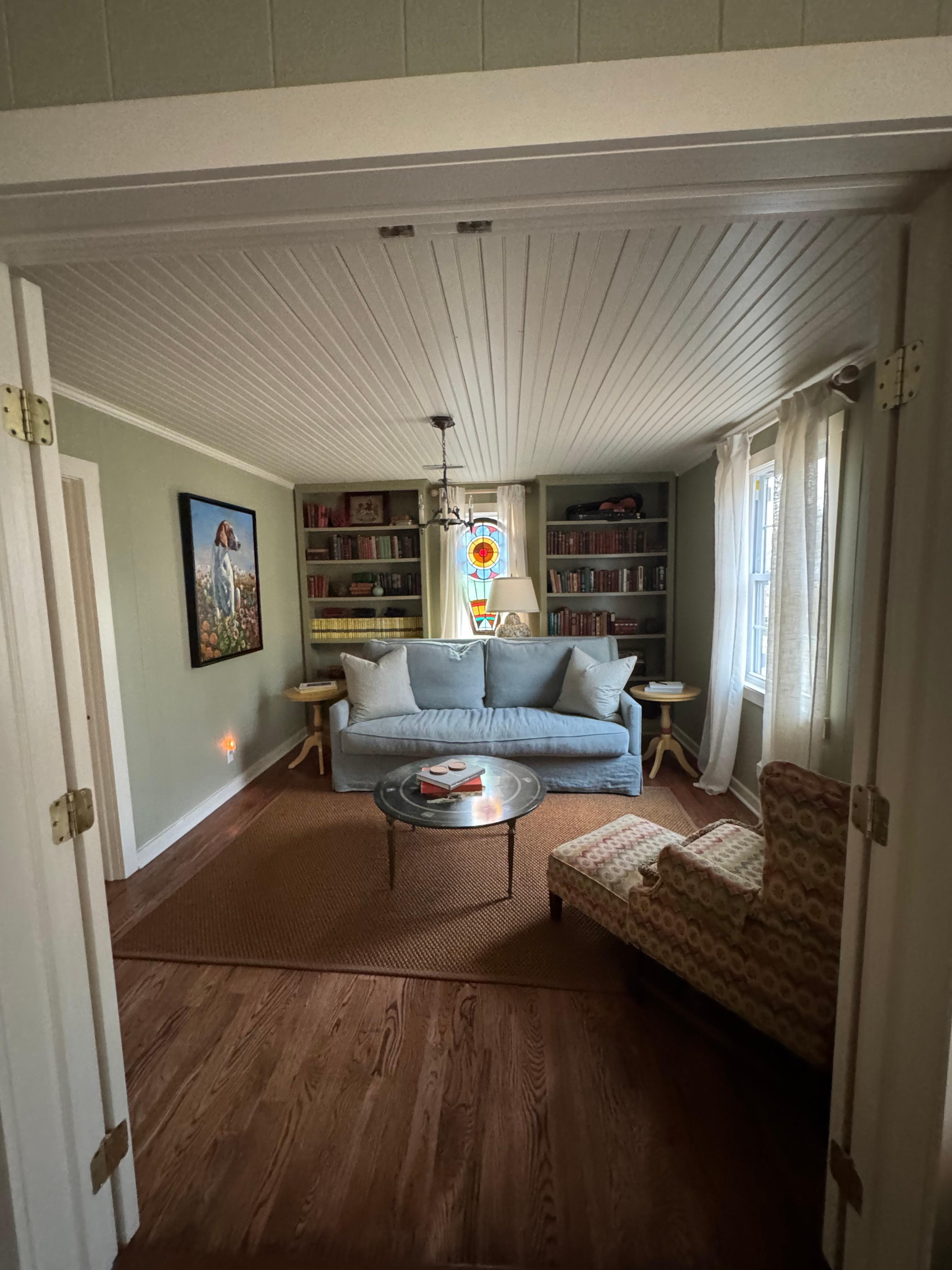 Cozy sitting areas … 