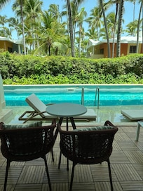 Swim out room