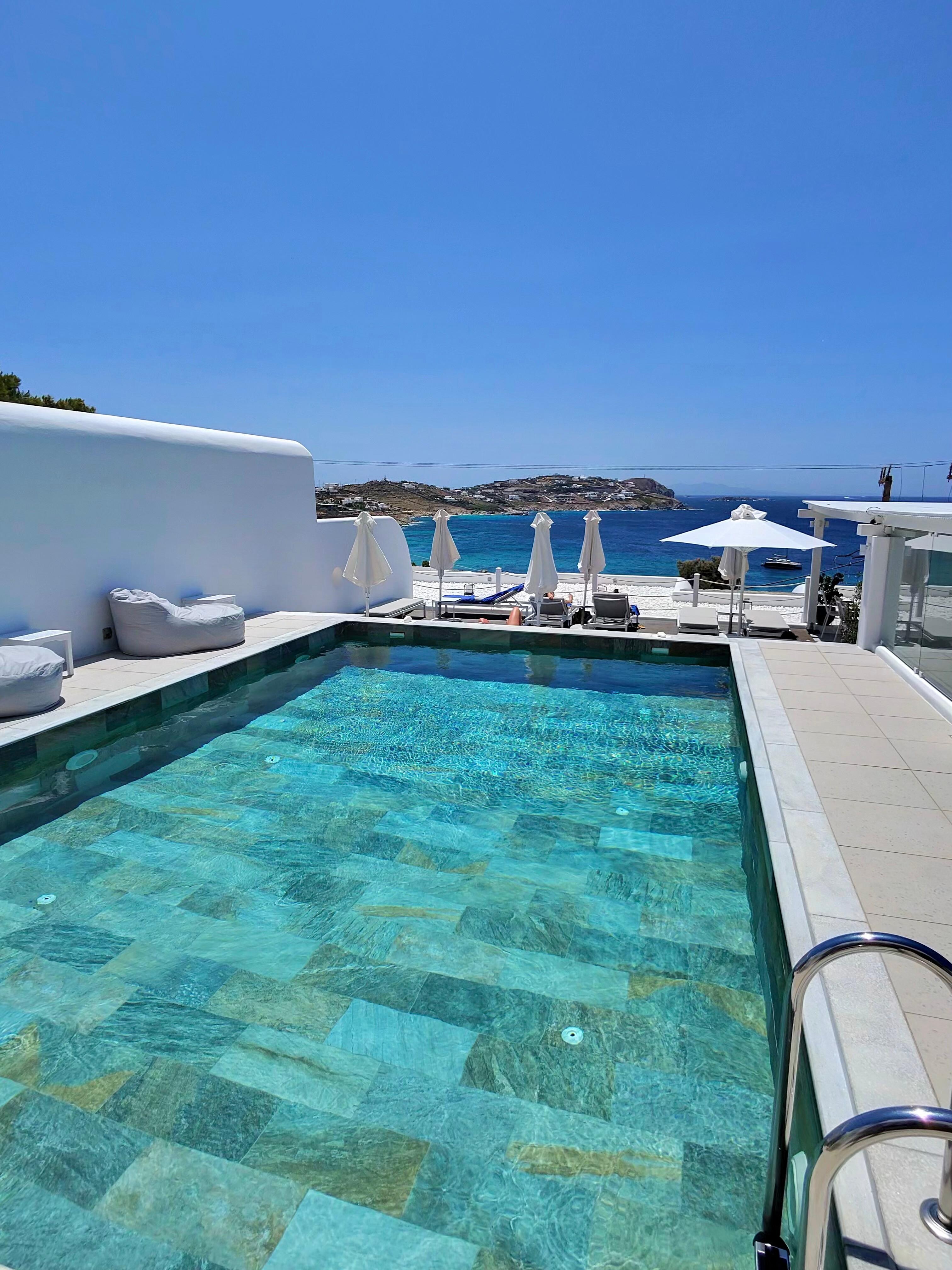 Lithos Pool