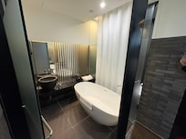 バスタブが独立しているのがいい