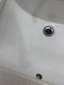 Cracked sink and missing stopper