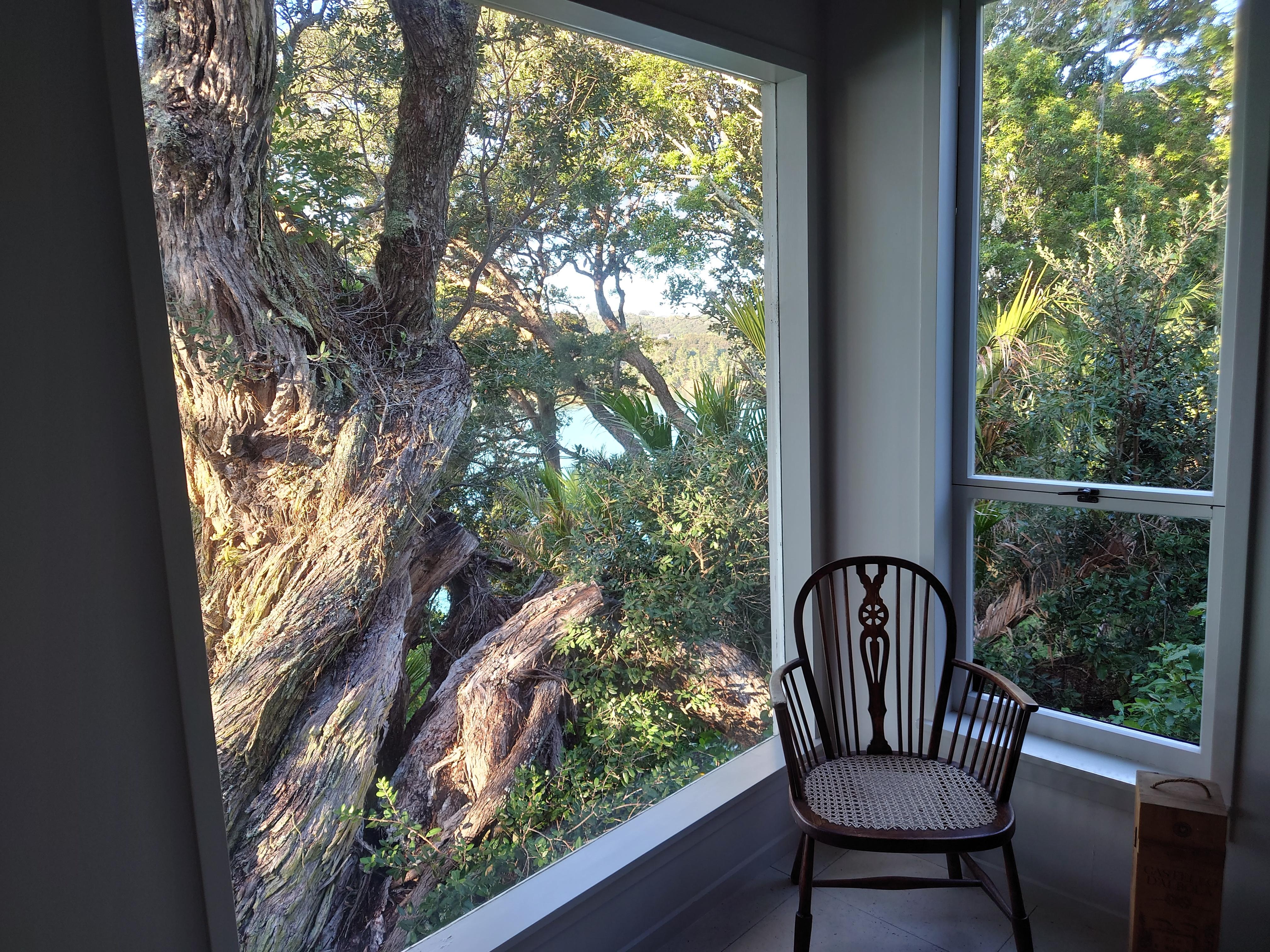 Corner window, Bach 52.