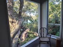 Corner window, Bach 52.