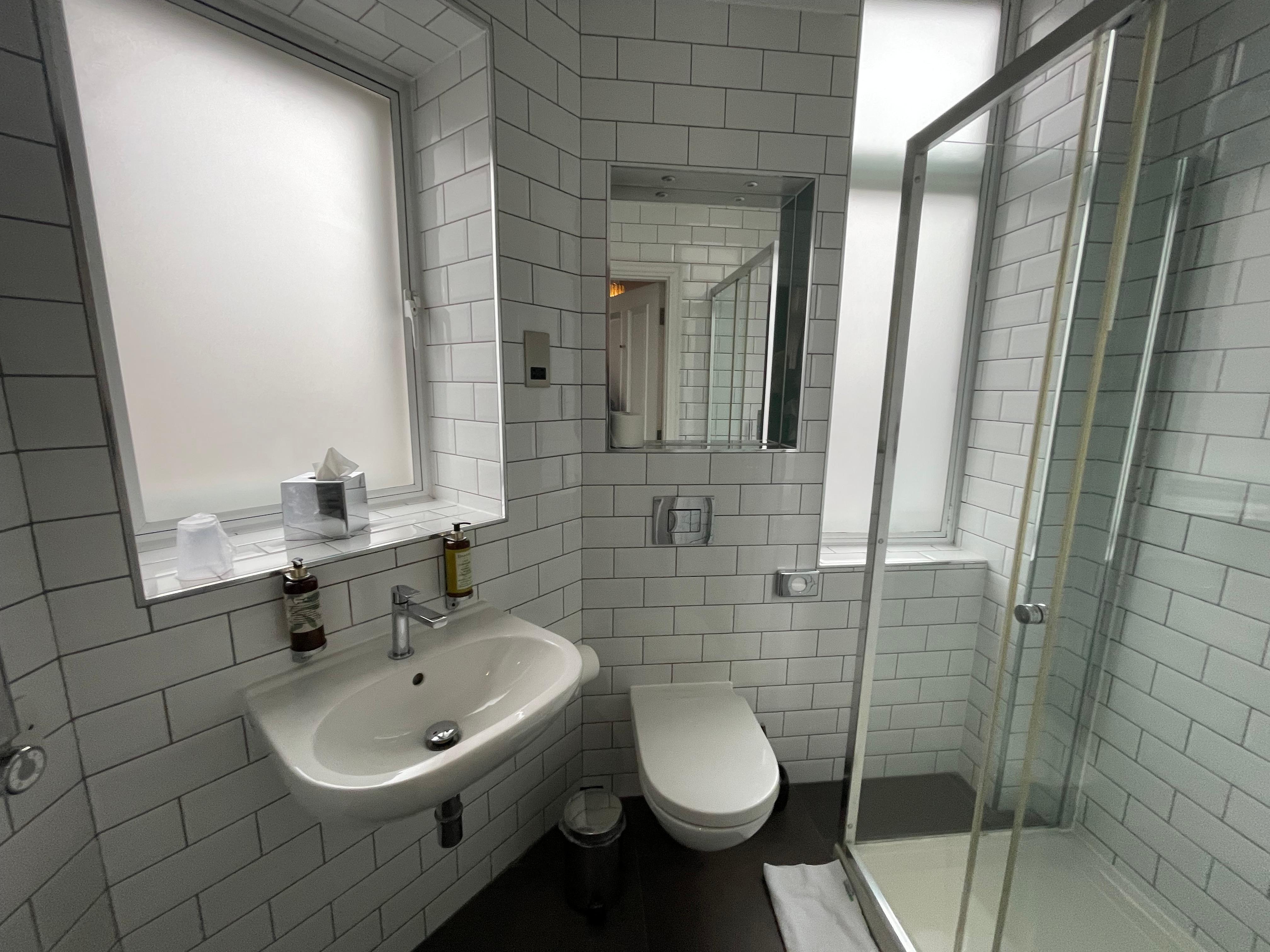 Fräsch toa och toalett