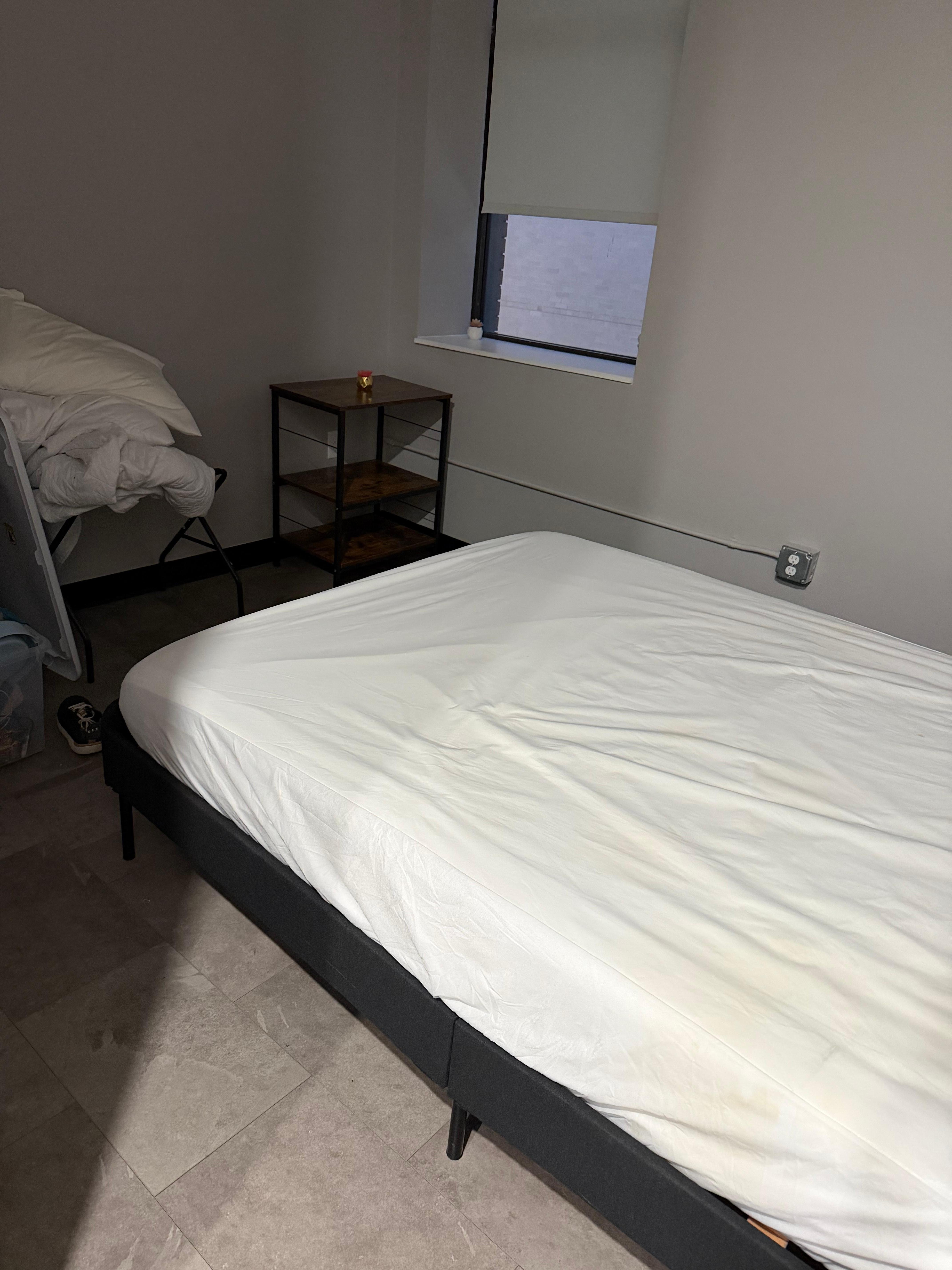 Room was not clean, no bedding 