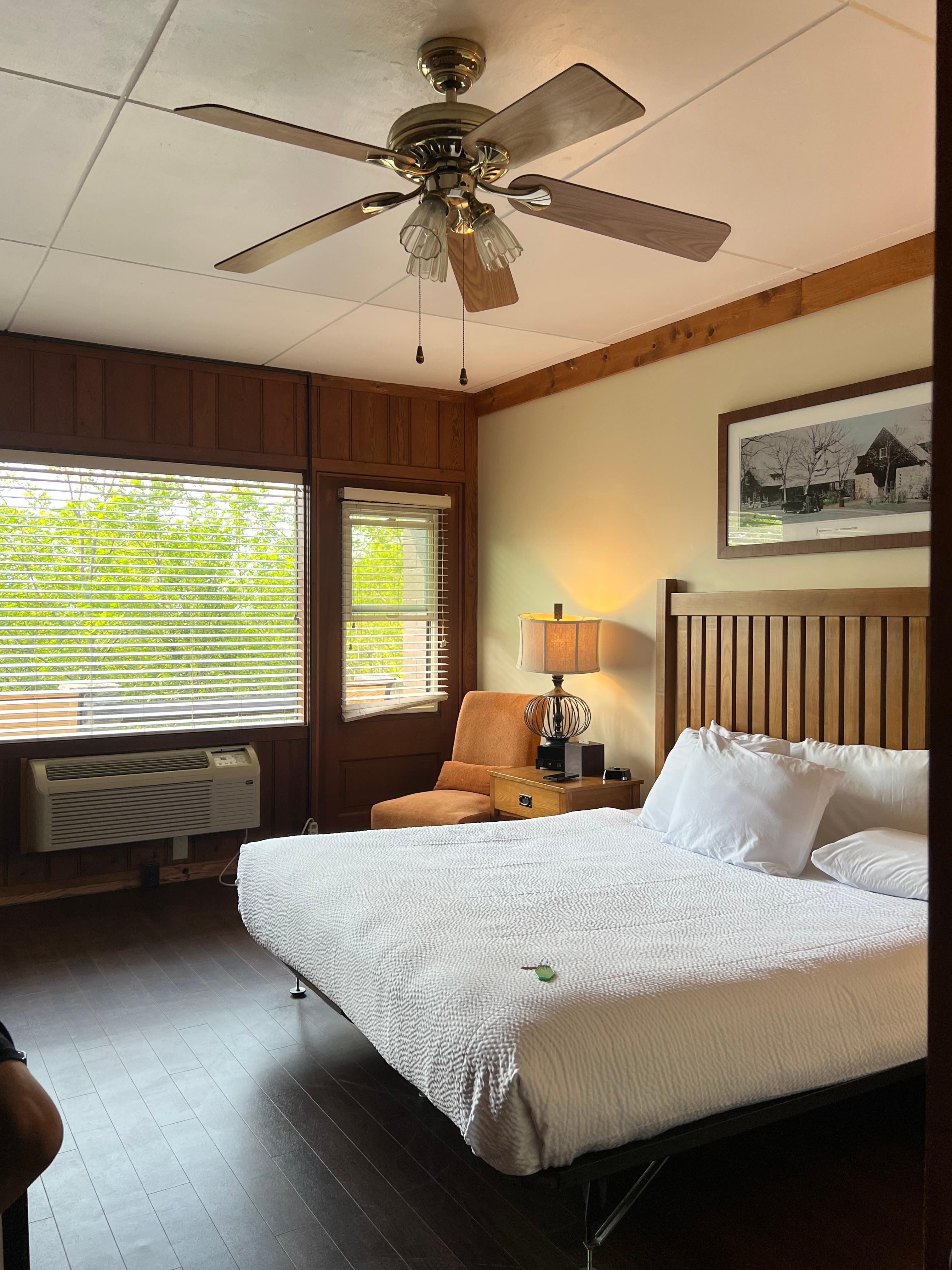 King size bed room - ground floor 
