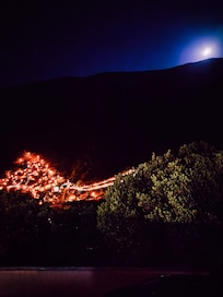 Vue de piodao de l'hôtel le soir
