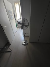 Only thing for air in the bedroom... totally useless