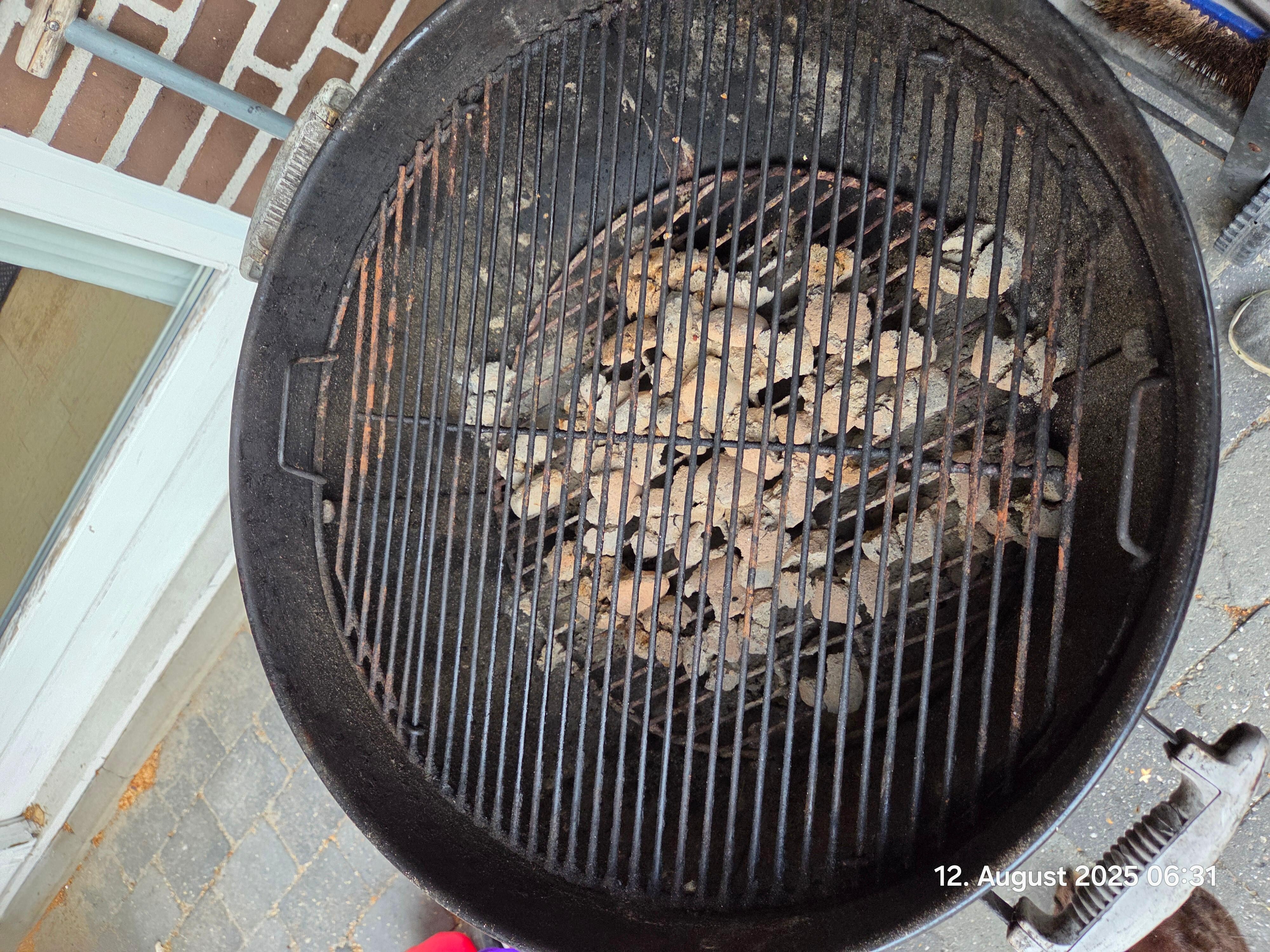 Dreckiger, benutzter Grill