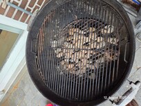 Dreckiger, benutzter Grill