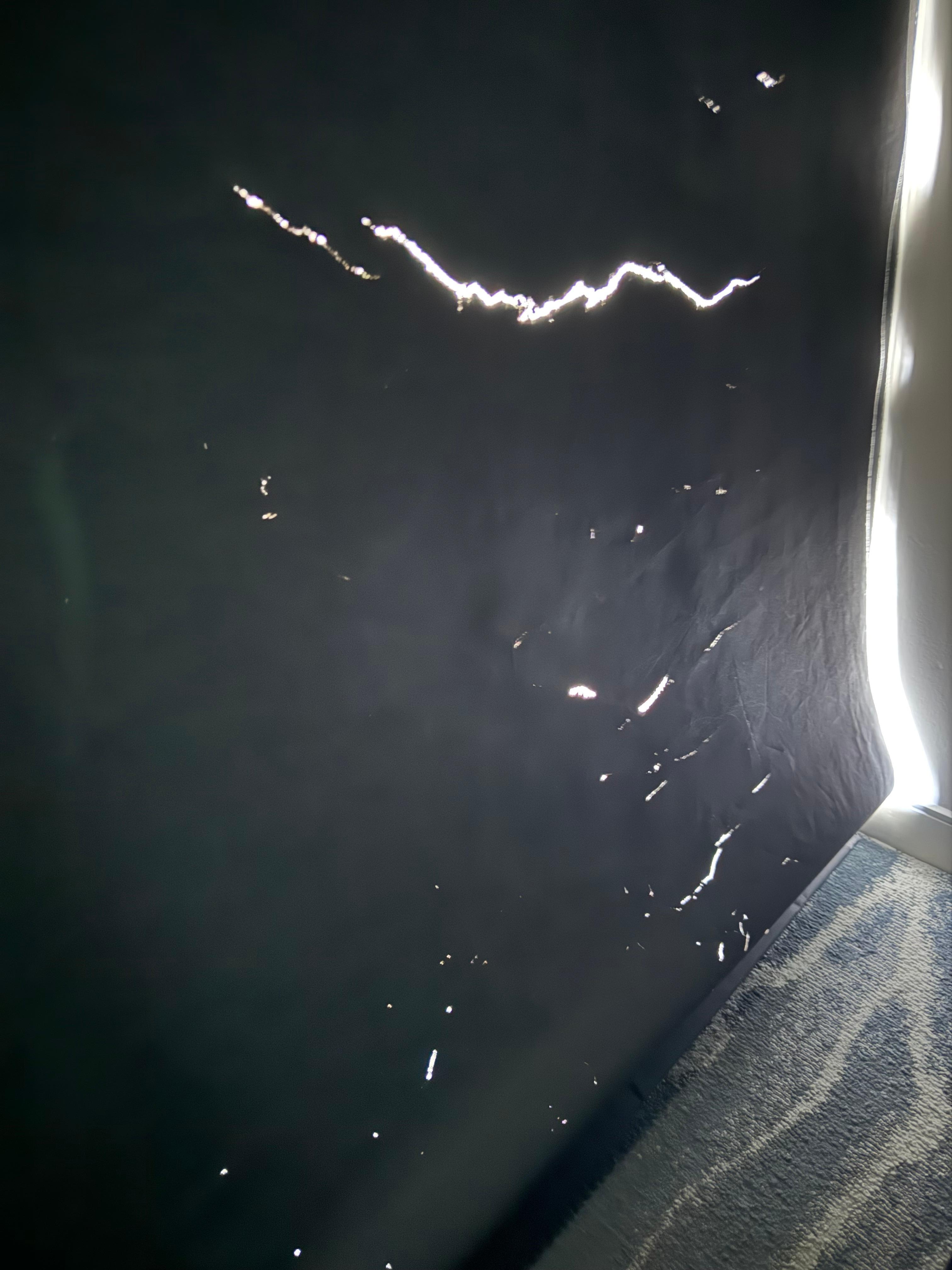 Poor condition of the blinds