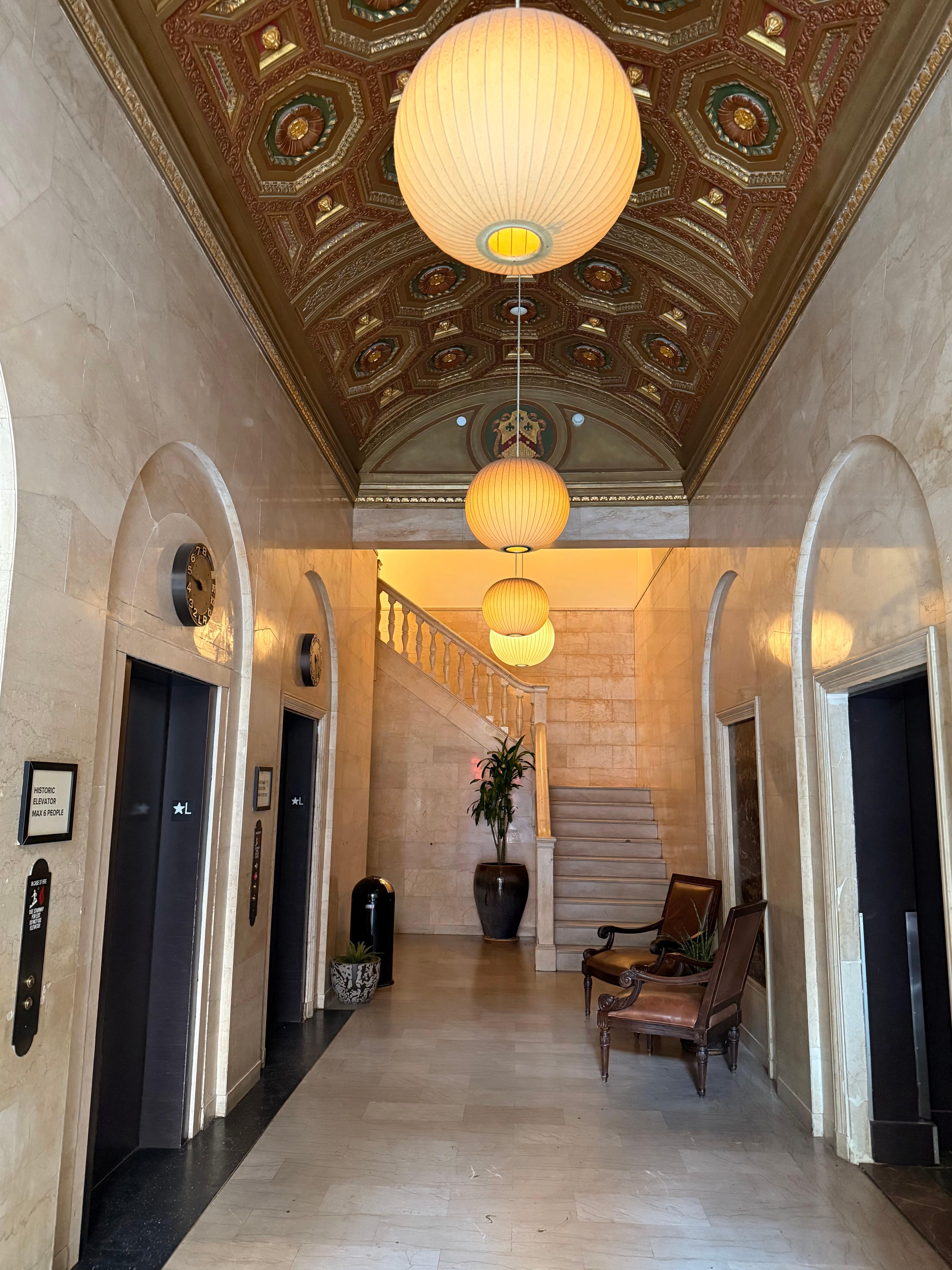 1Fエレベーター前